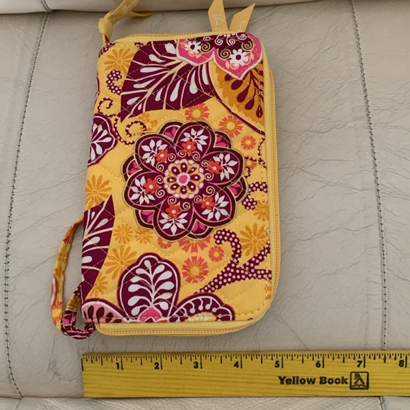 Vera Bradley Wristlet - Excellent condition - Picture 2 of 7
